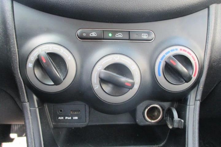 Hvid Hyundai i10 fra 2012