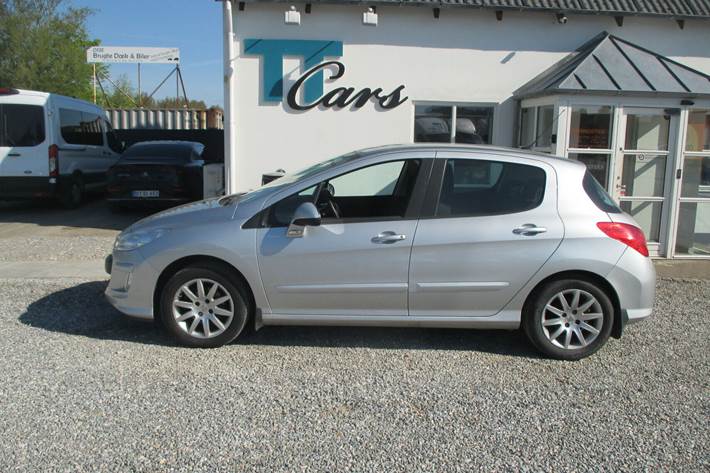 Sølv Peugeot 308 fra 2010