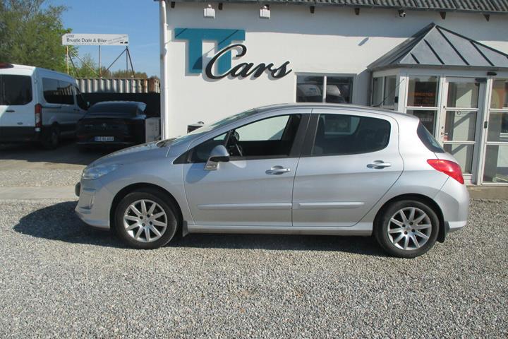Sølv Peugeot 308 fra 2010