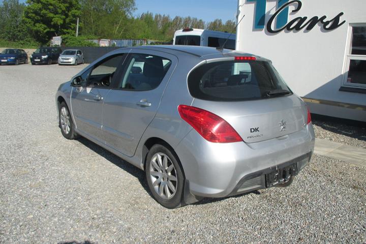 Sølv Peugeot 308 fra 2010