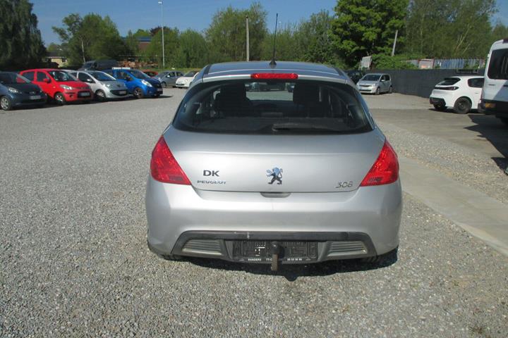 Sølv Peugeot 308 fra 2010