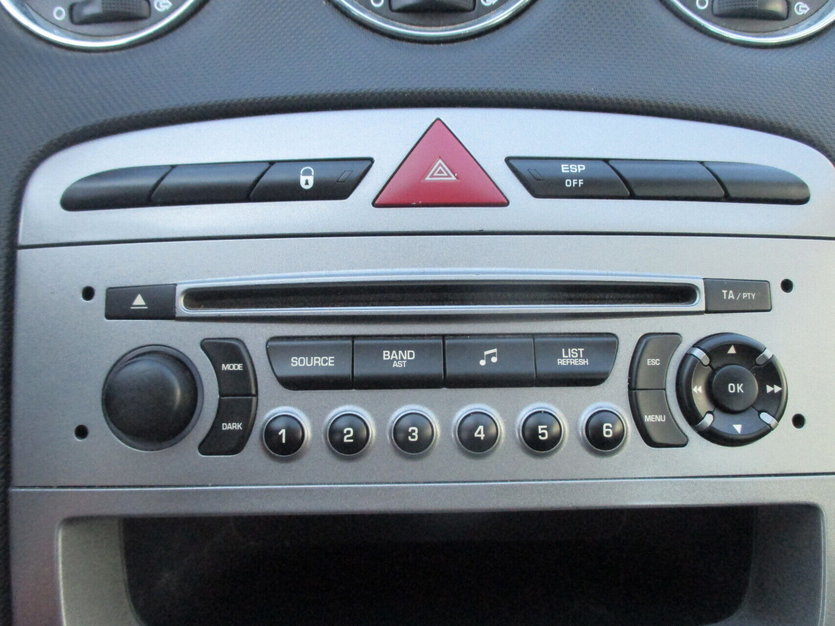Sølv Peugeot 308 fra 2010
