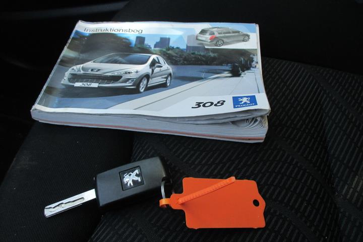 Sølv Peugeot 308 fra 2010
