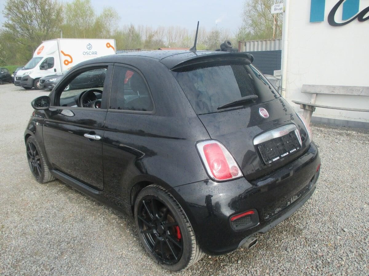 Sort Fiat 500 fra 2014