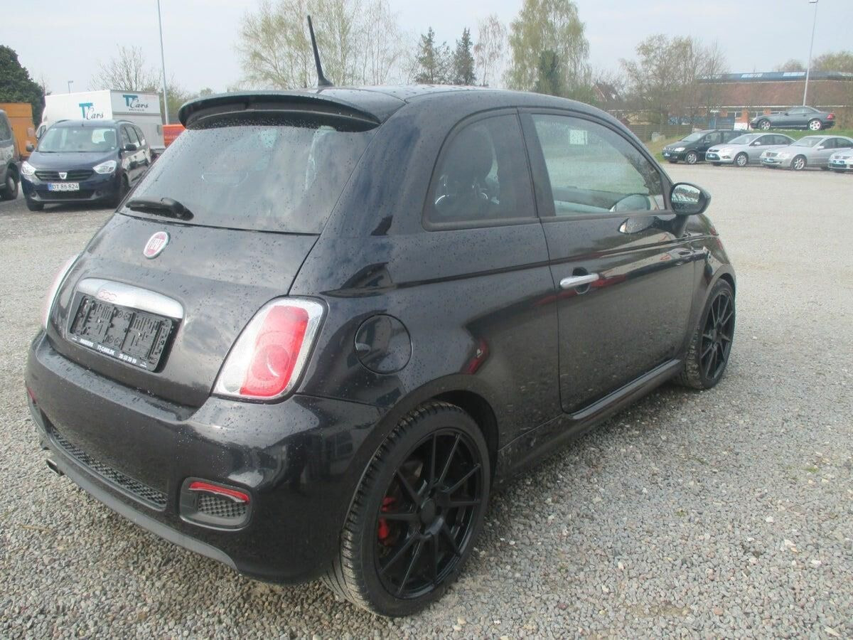 Sort Fiat 500 fra 2014