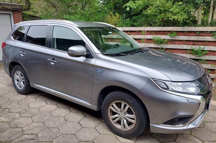 undefined Mitsubishi Outlander fra 2020
