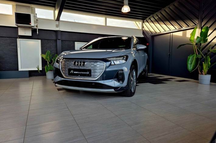 Grå Audi Q4 e-tron fra 2024