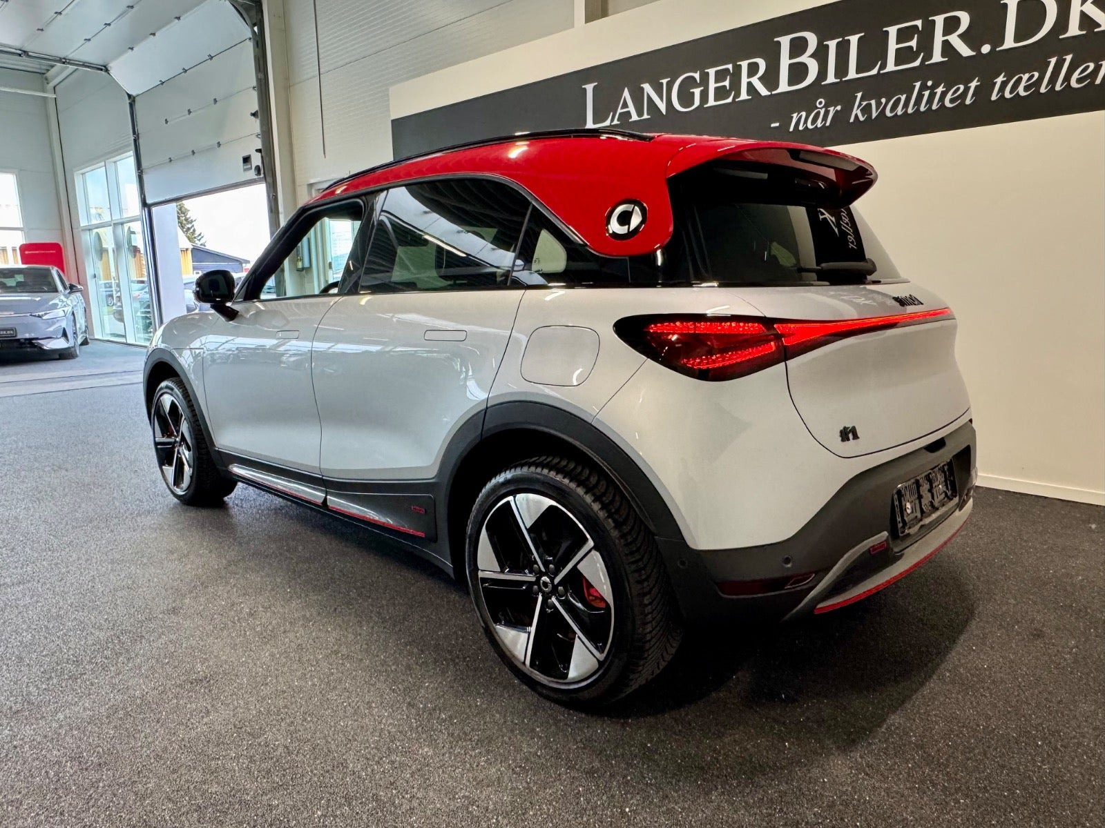 Sølv Smart #1 fra 2025 set udefra