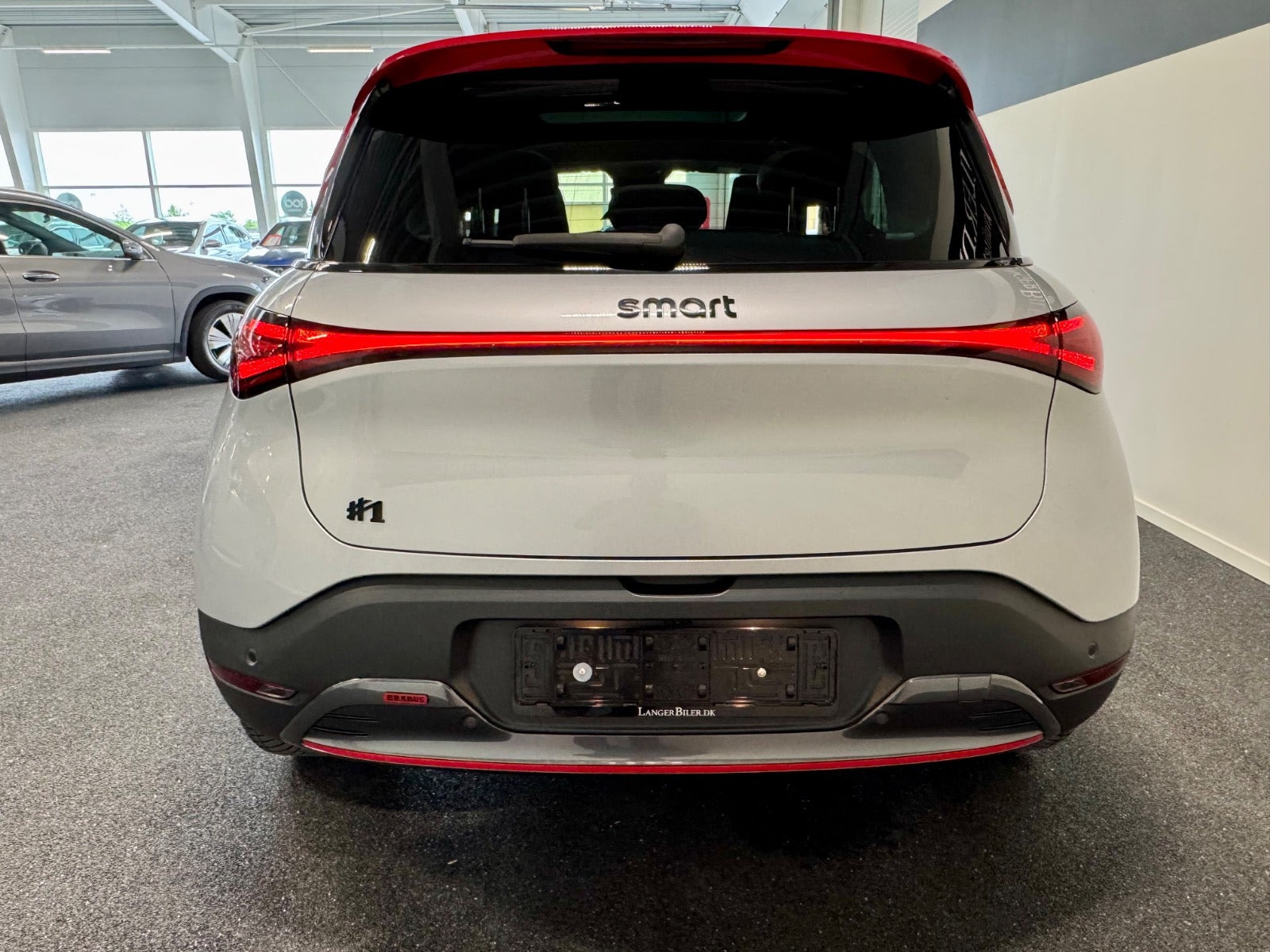 Sølv Smart #1 fra 2025 set udefra