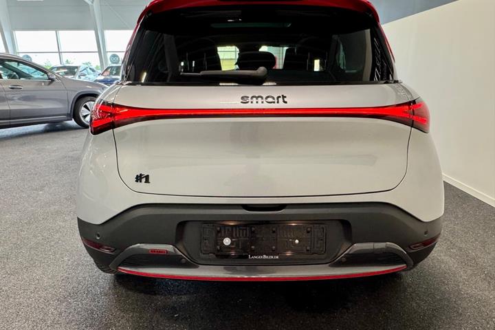 Sølv Smart #1 fra 2025 set udefra