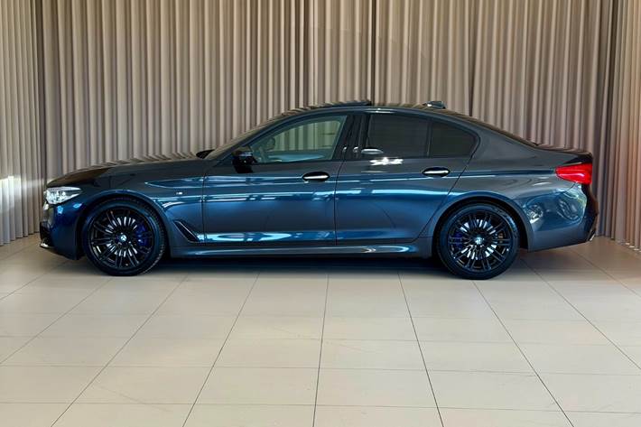 Grå BMW 530d fra 2017