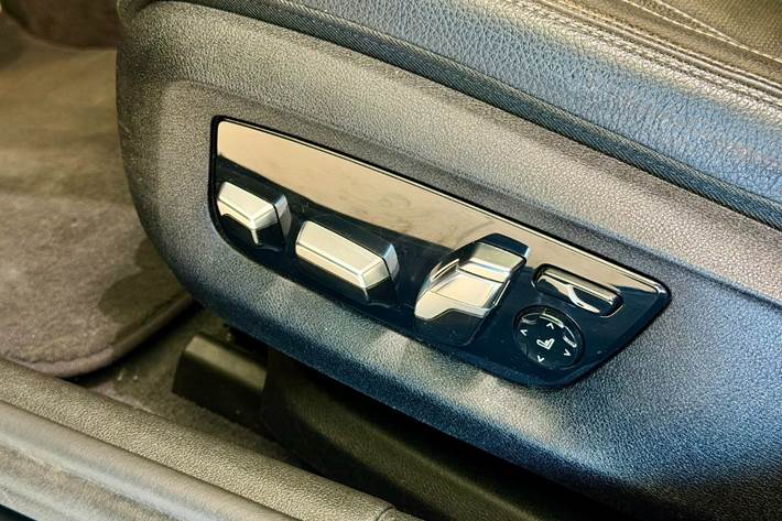 Grå BMW 530d fra 2017