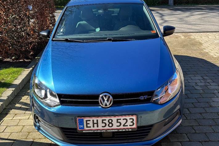 Blå VW Polo fra 2016