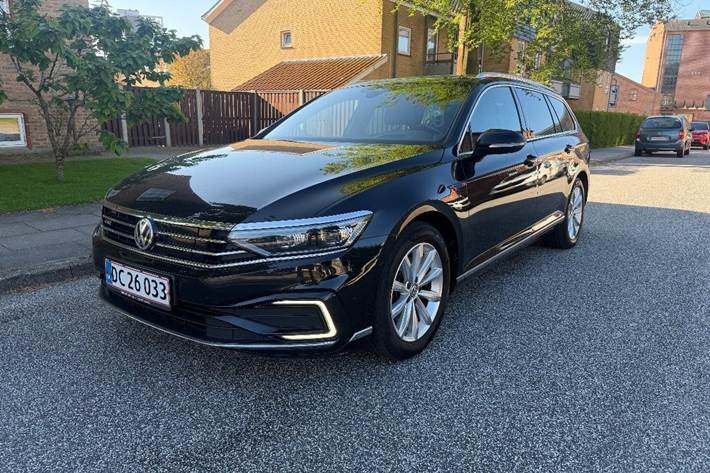 Sort VW Passat fra 2019