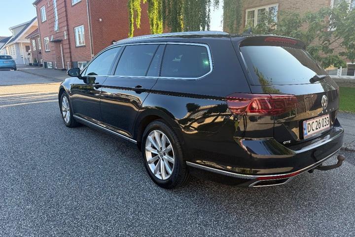 Sort VW Passat fra 2019