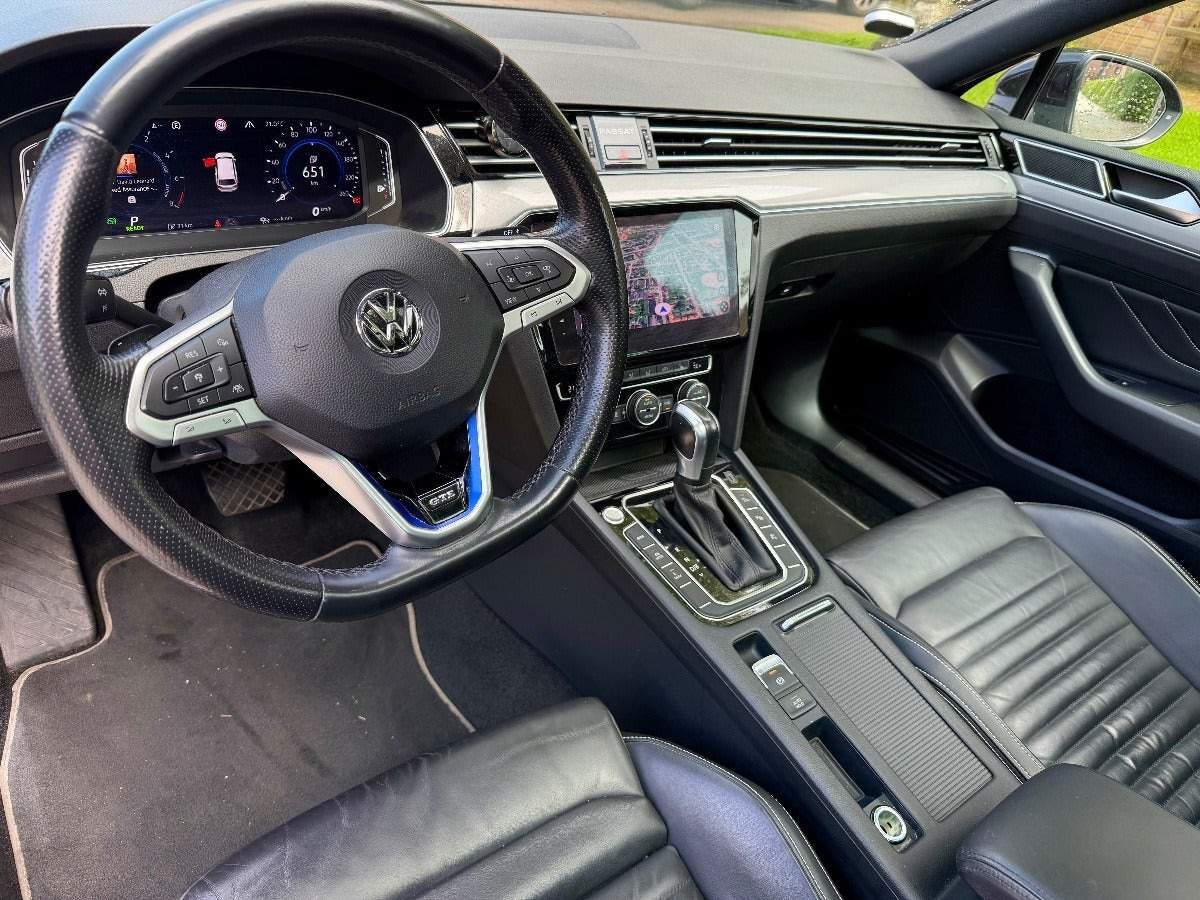 Sort VW Passat fra 2019