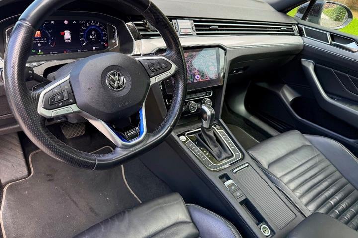 Sort VW Passat fra 2019