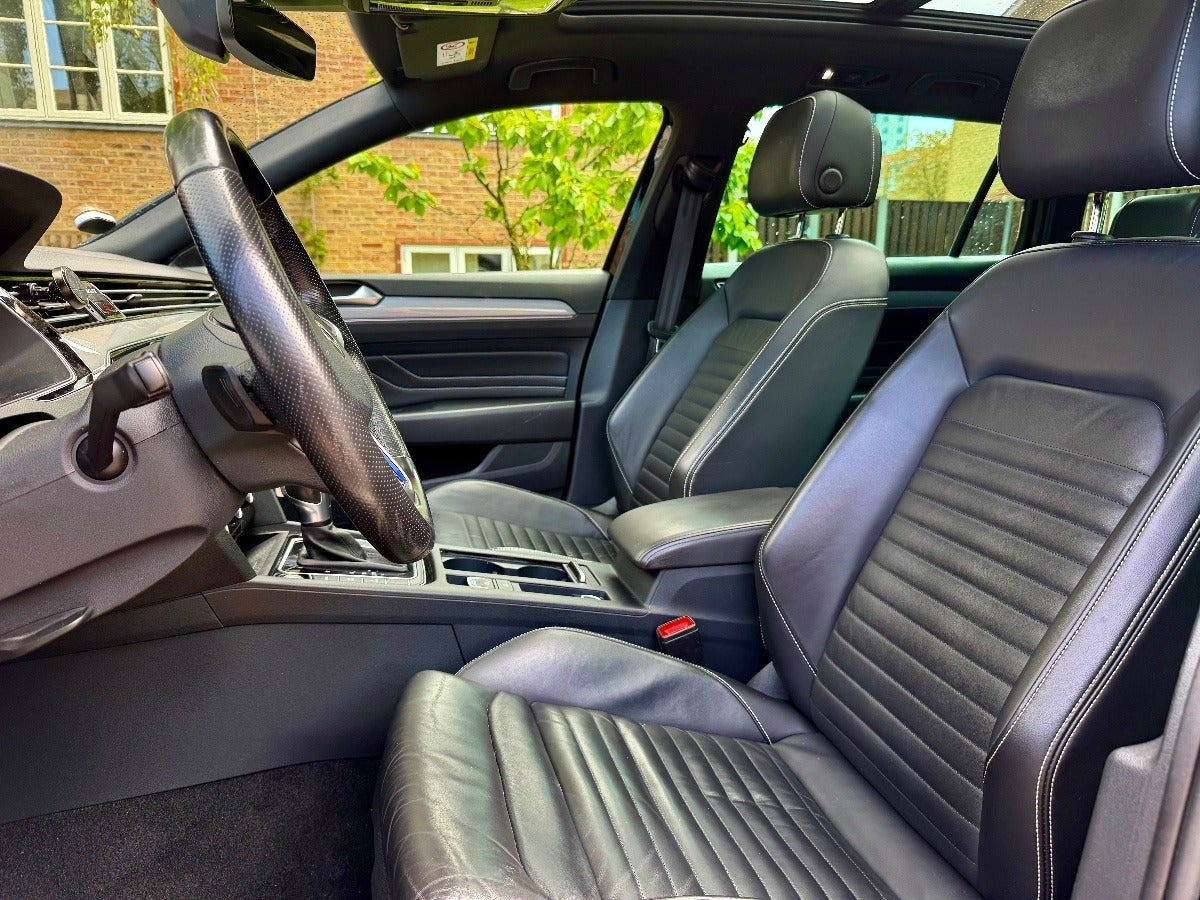 Sort VW Passat fra 2019