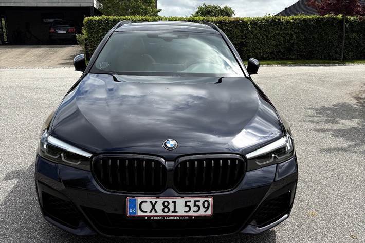 Sort BMW 530e fra 2021