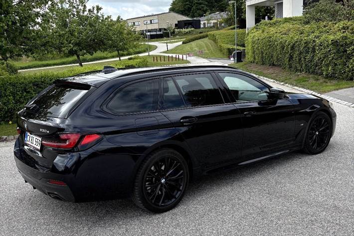 Sort BMW 530e fra 2021