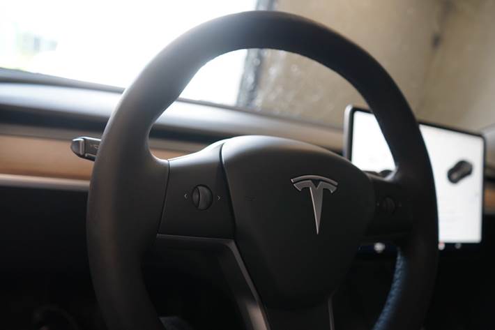 Sort Tesla Model 3 fra 2022