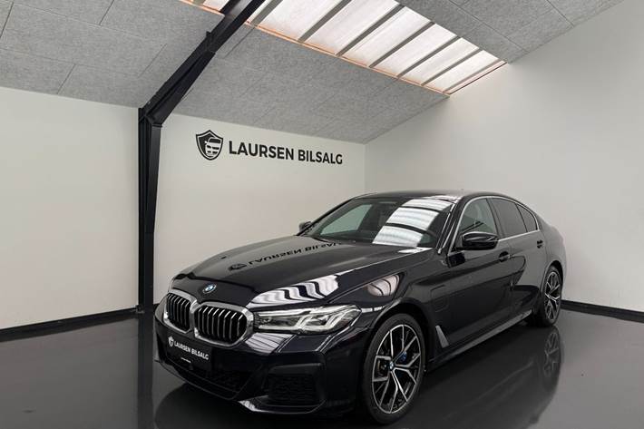 Sort BMW 530e fra 2021