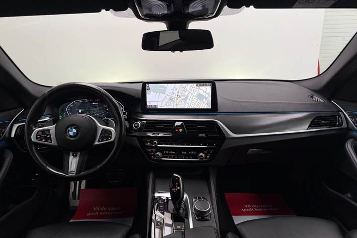 Sort BMW 530e fra 2021