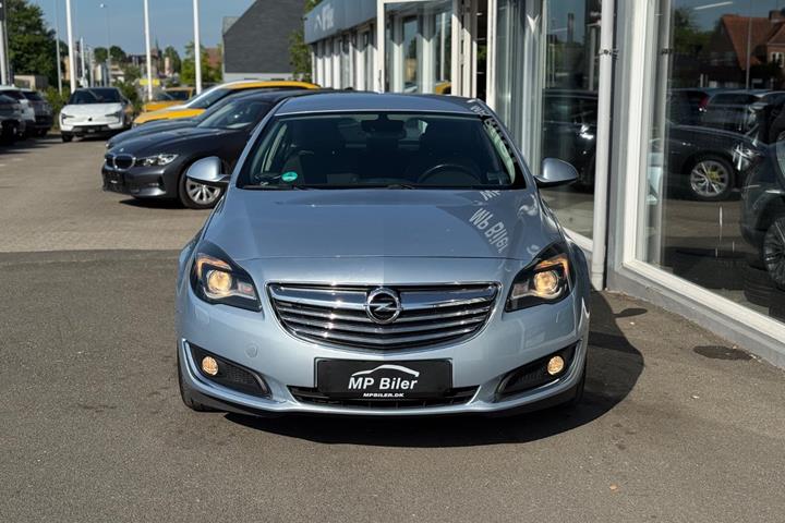 Blå Opel Insignia fra 2014