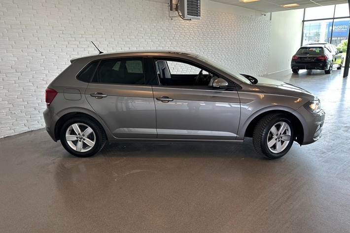 Grå VW Polo fra 2020