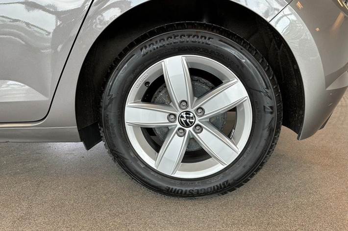 Grå VW Polo fra 2020