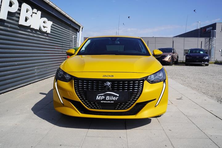 Gul Peugeot 208 fra 2022