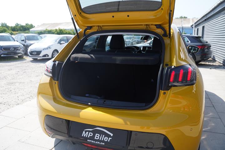 Gul Peugeot 208 fra 2022