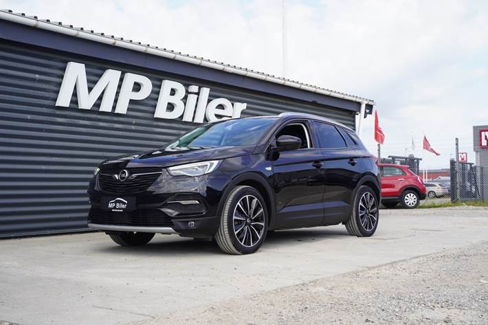 Sort Opel Grandland X fra 2021 set udefra