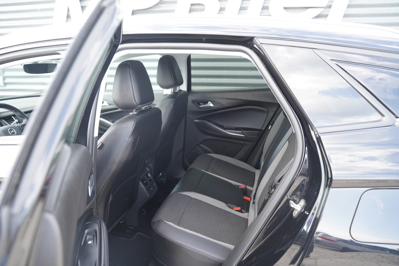 Sort Opel Grandland X fra 2021