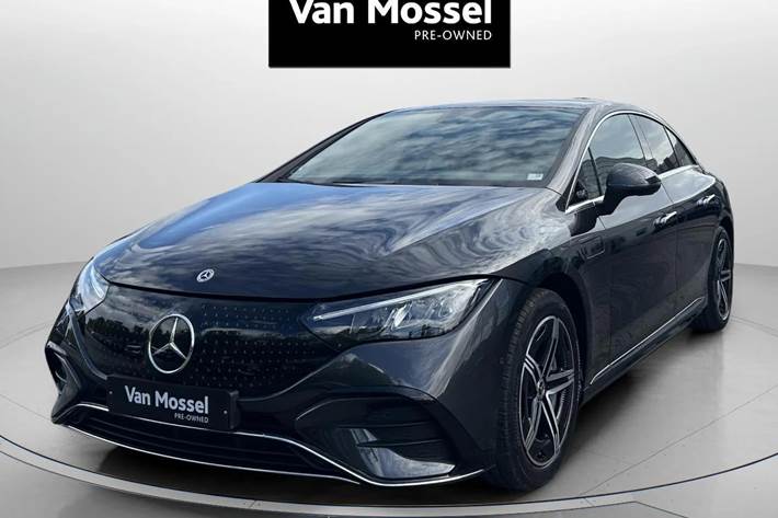 Grå Mercedes EQE300 fra 2023