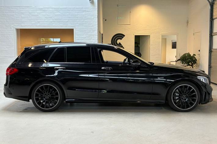 Sort Mercedes C43 fra 2018