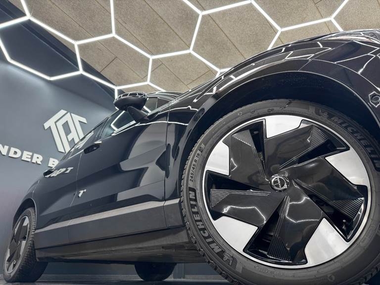 Volvo EX30 Extended Range Ultra