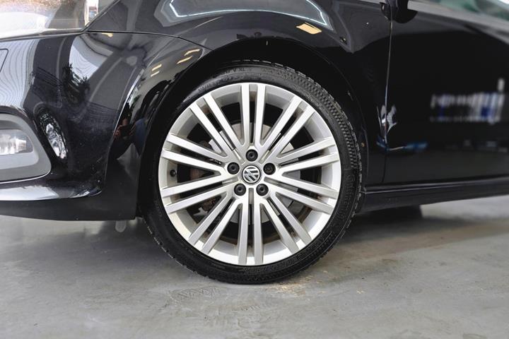 Sort VW Polo fra 2016