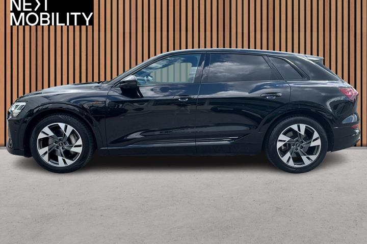 Sort Audi e-tron fra 2023