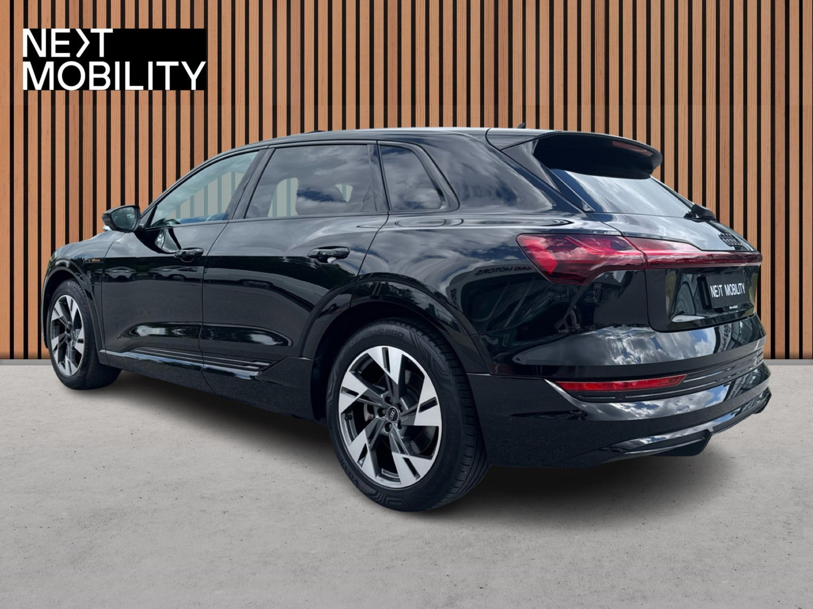 Sort Audi e-tron fra 2023