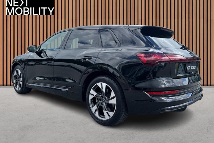 Sort Audi e-tron fra 2023