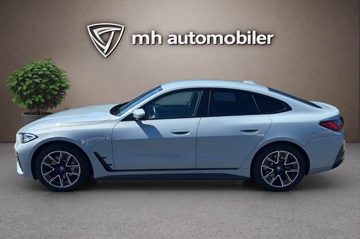 Grå BMW i4 fra 2023