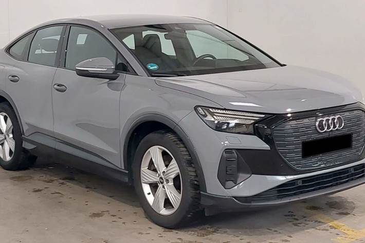 Grå Audi Q4 e-tron fra 2023
