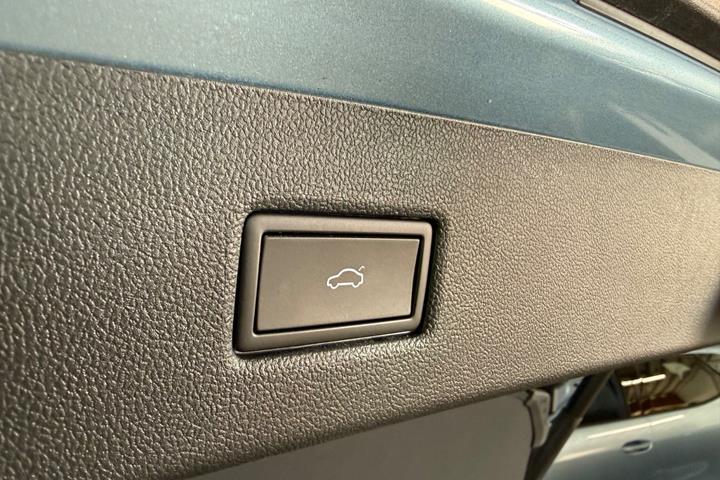 Blå Ford Explorer fra 2024