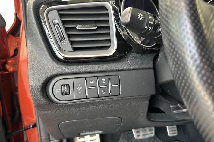 Orange Kia Ceed fra 2021
