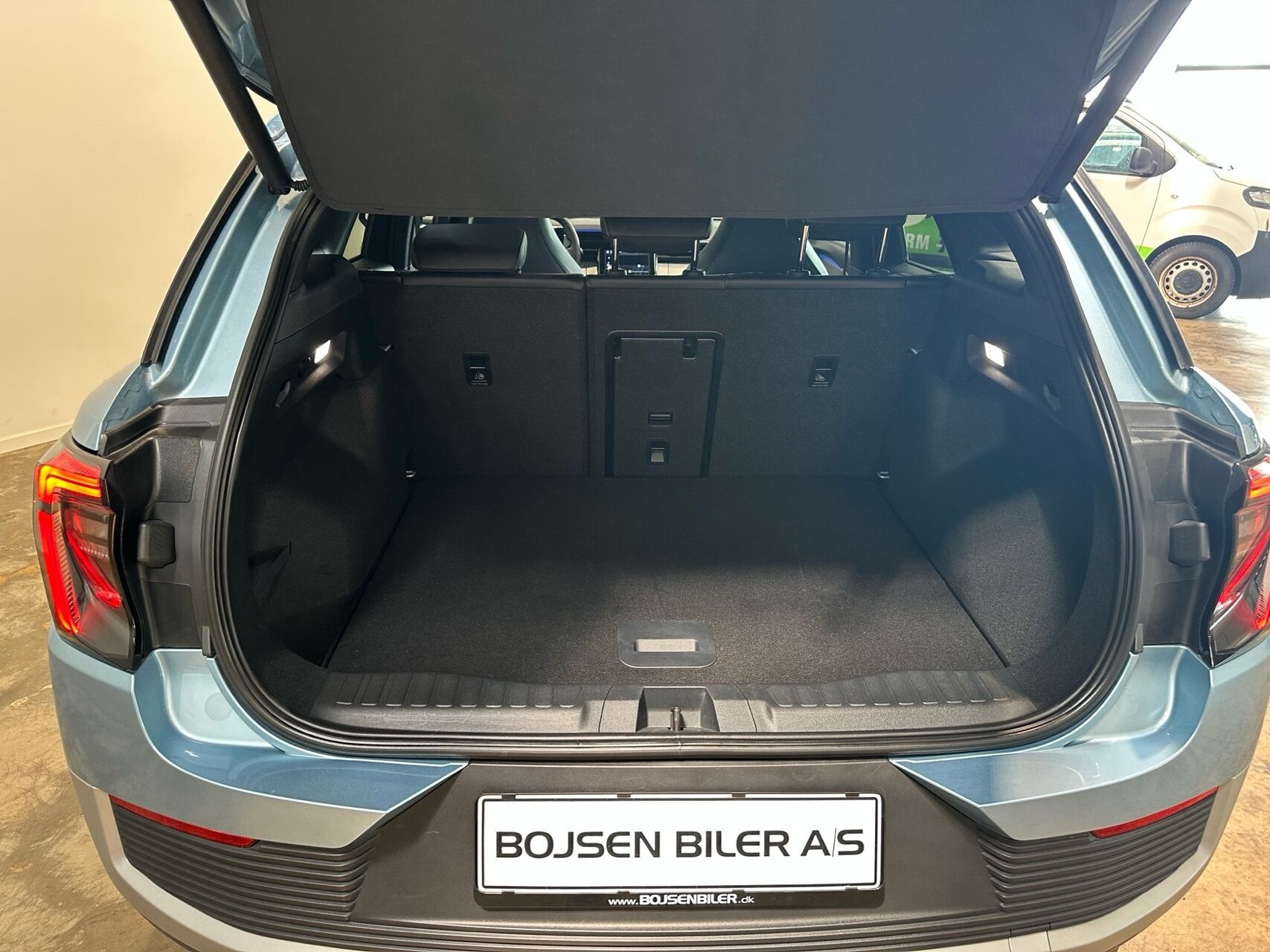 Blå Ford Explorer fra 2024 set udefra