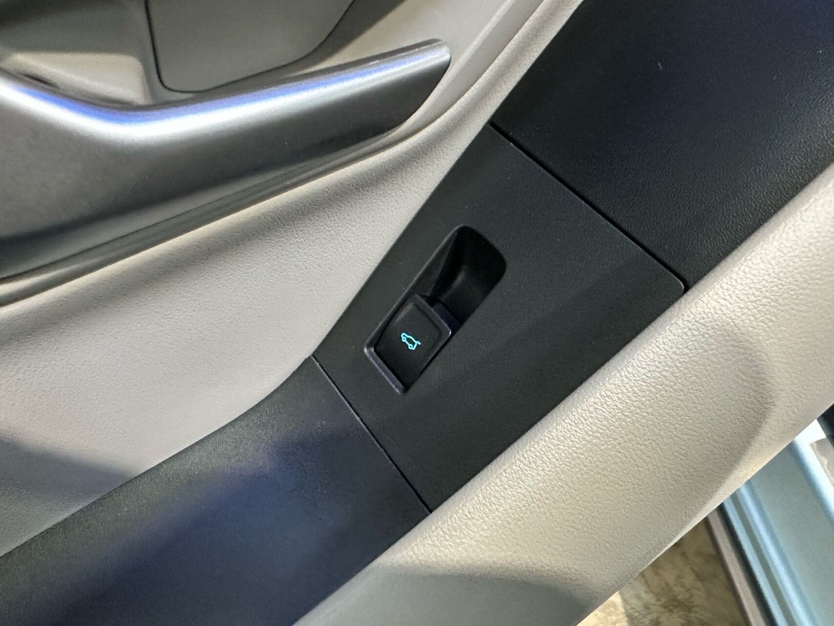 Blå Ford Explorer fra 2024