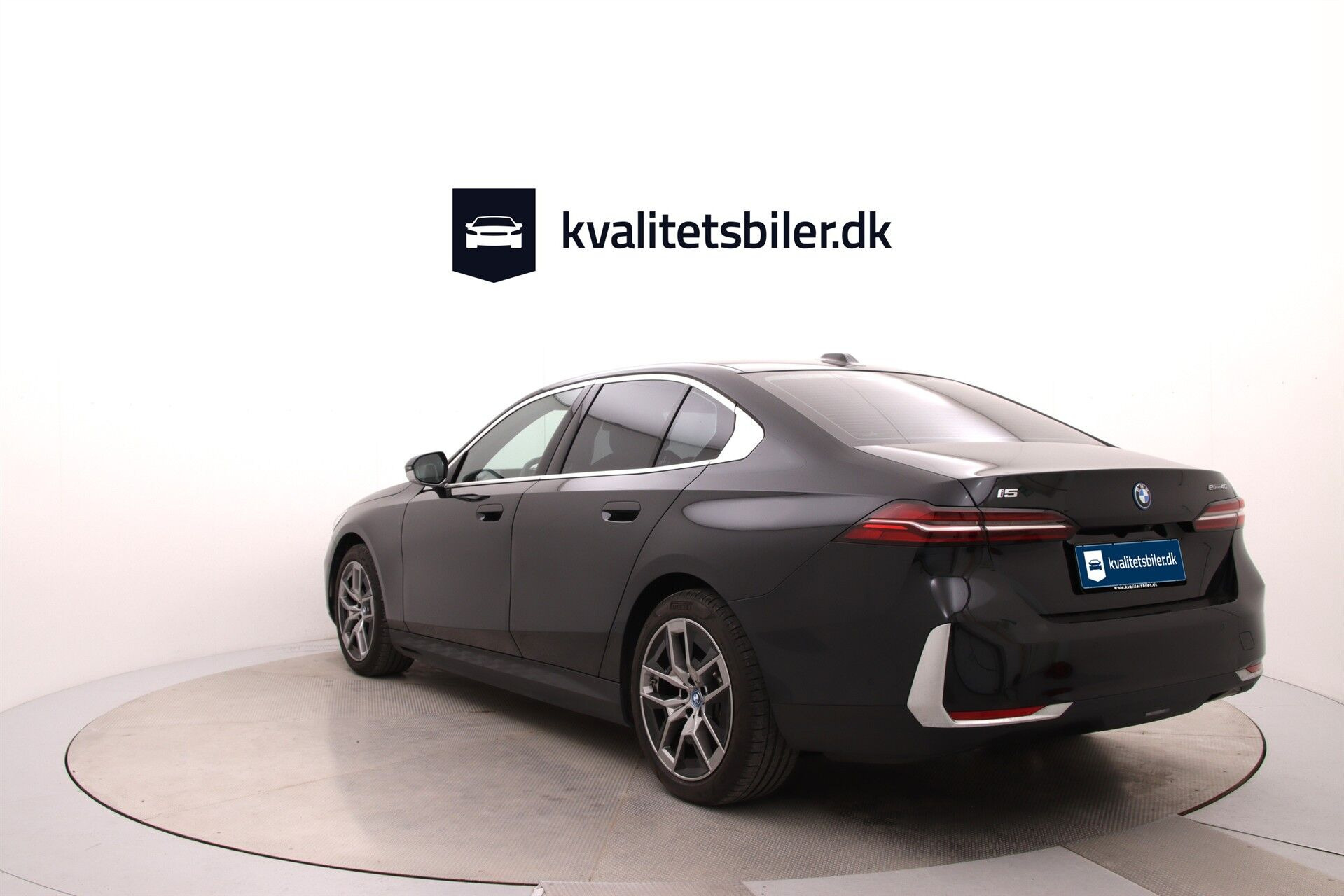 Sort BMW i5 fra 2024