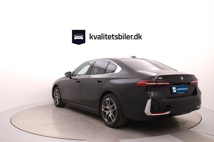 Sort BMW i5 fra 2024