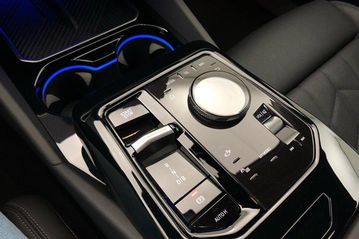 Sort BMW i5 fra 2024